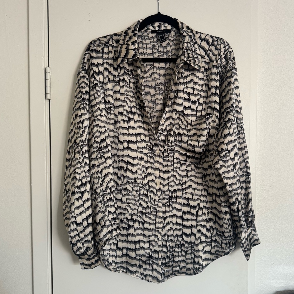 Forever 21 Silky Long Sleeve Button Up Blouse | Abstract Black & White Print | M - Picture 1 of 5